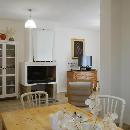 Lovely In Dignano With Kitchen Casa vacanze Taverne